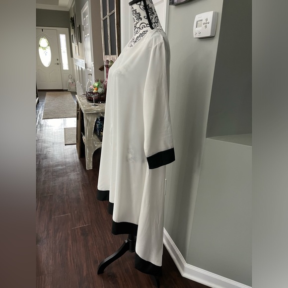 Zanzea size XL white hi lo dress with black trim - Picture 2 of 6